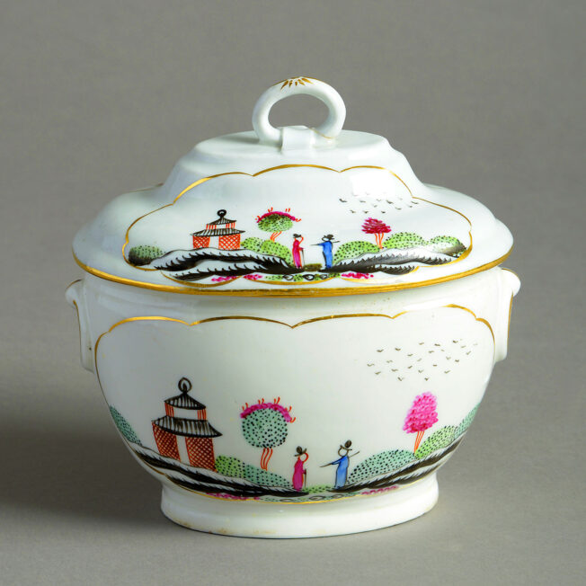 Chamberlain's chinoiserie porcelain sucrier