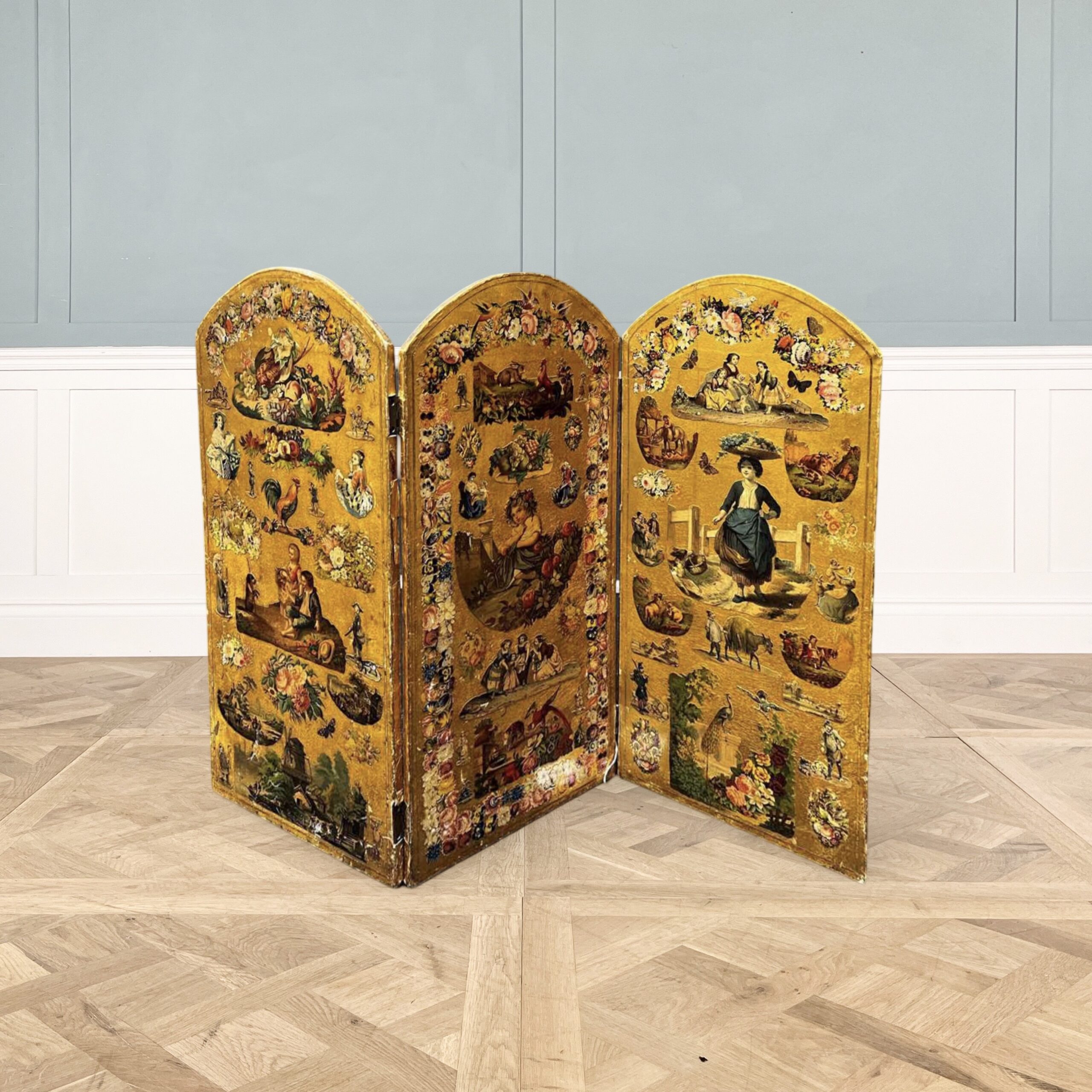 Victorian Découpage Table Screen Victorian Découpage Table Screen