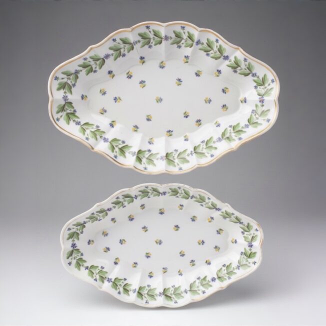 Pair of Antique Paris Porcelain Dishes
